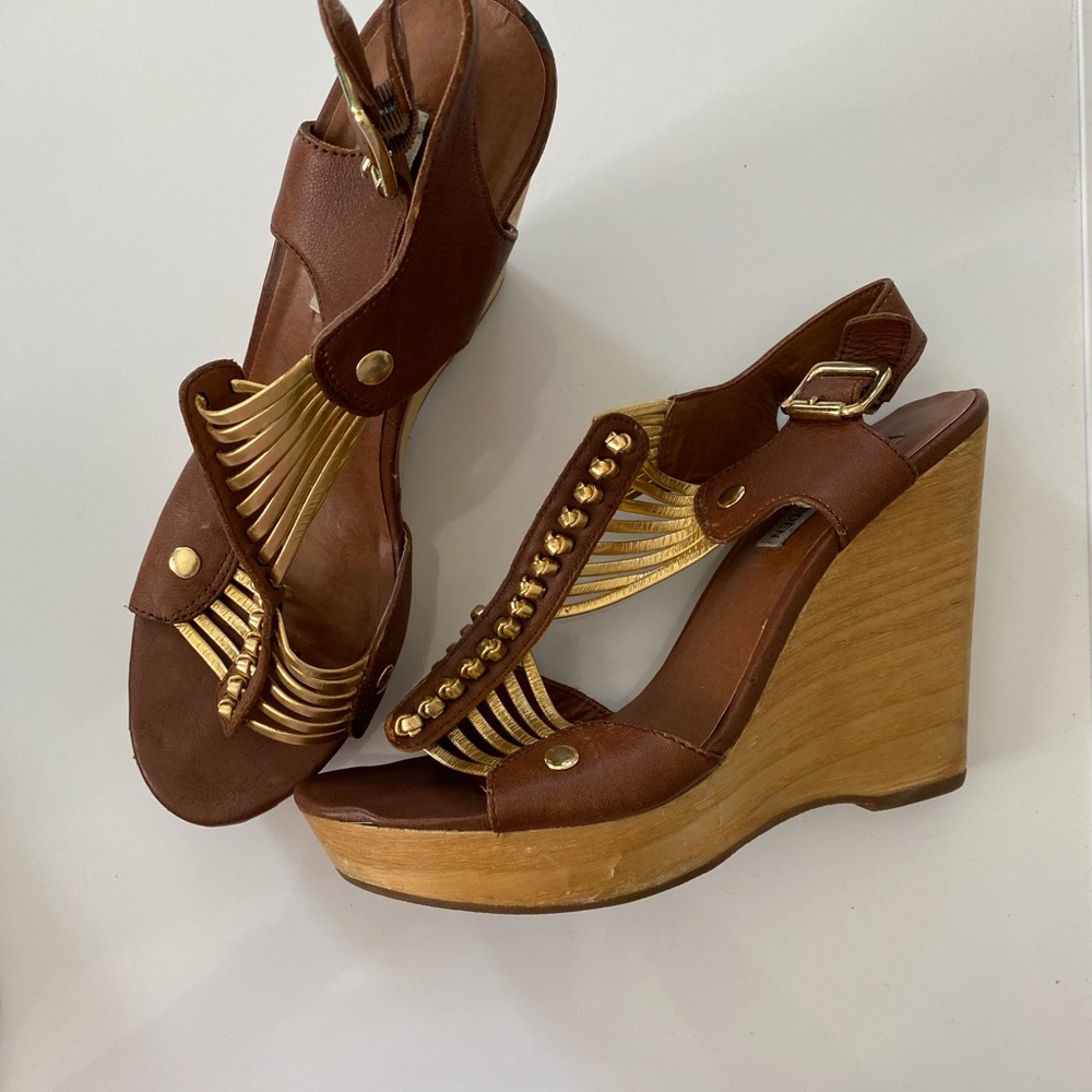 Steve Madden brown and gold wedge sandals